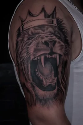 Realistic Tattoo Löwe Löwenkopf Arm Black and Grey Tattoos Köln Tatöwierer Tattoostudio Art MF