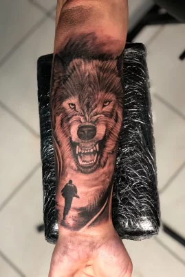 Realistic Tattoo Wolf Arm Black and Grey Tattoos Köln Tatöwierer Tattoo Studio Art MF